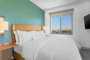 Element Ontario Rancho Cucamonga - Parking and Accessibility