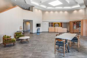 Fairfield Inn and Suites by Marriott San Jose Airport - Frequently Asked Questions