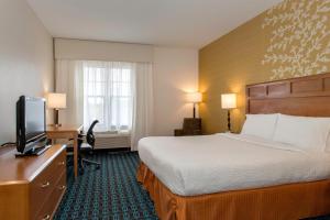 Fairfield Inn and Suites Santa Rosa Sebastopol - Room Accommodations