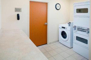 Fairfield Inn & Suites Twentynine Palms - Joshua Tree National Park - Accessibility and Parking