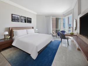 Fairmont Dubai - Entertainment and Activities