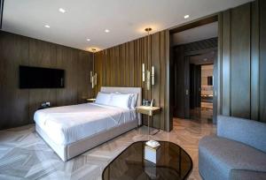 Five Palm Luxury Beach Villa With Private Pool, Panoramic Views, and Jacuzzi by Exclusive Holiday Homes - Unbeatable Ratings and Reviews