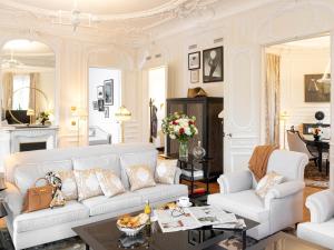 Fouquet's Barrière Hotel Paris - Frequently Asked Questions