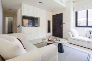 Frank Porter - Damac Sycamore - Questions About Your Stay
