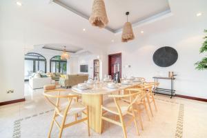 Frond D, Beach Front Villa, Palm Jumeirah - Mint Stay - Questions About Your Stay