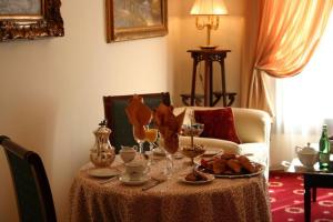 Grand Hotel Palace - Languages Spoken
