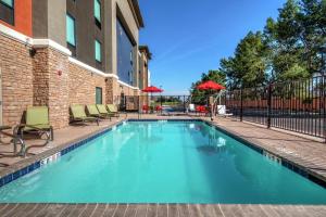 Hampton Inn Fresno Airport - Frequently Asked Questions