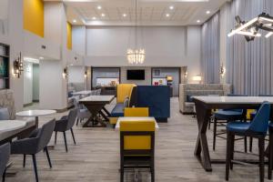 Hampton Inn & Suites Agoura Hills - Getting to the Hotel