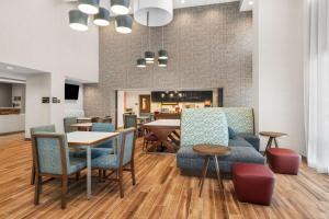 Hampton Inn & Suites Bakersfield Central - Accessibility and Pet Policy