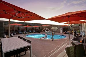 Hampton Inn & Suites Los Angeles Burbank Airport - Frequently Asked Questions