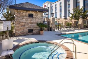 Hampton Inn & Suites Manteca - Frequently Asked Questions