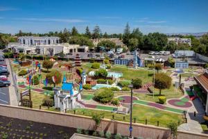 Hampton Inn & Suites Sunnyvale-Silicon Valley, Ca - Getting to the Hotel