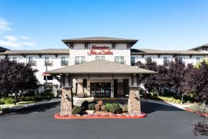 Hampton Inn & Suites Windsor-Sonoma Wine Country - Frequently Asked Questions