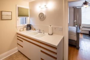 Harbor House Inn - Activities and Facilities