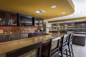 Hilton Garden Inn San Mateo - Guest Services