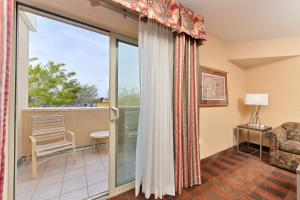 HOLIDAY INN EXPRESS & SUITES ELK GROVE CENTRAL - HWY 99, an IHG Hotel - Policies and Important Details