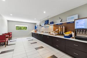 Holiday Inn Express & Suites Mountain View, an IHG Hotel - Frequently Asked Questions