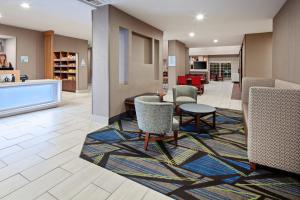 Holiday Inn Express & Suites - Tulare, an IHG Hotel - Parking and Internet