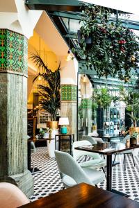 Hotel Amsterdam De Roode Leeuw - Additional Information for Guests