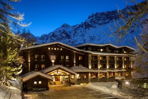 Hotel Hermitage Relais & Châteaux - Transportation and Accessibility