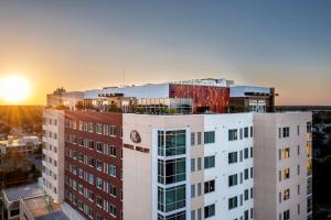 Hotel Melby Downtown Melbourne Tapestry Collection By Hilton - Age Restrictions and Policies