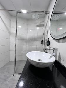 Howard Johnson Bur Dubai - Booking and Policies