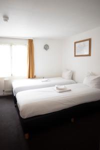 International Hotel - Child and Age Policies