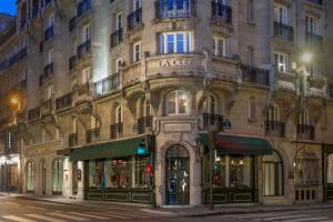 La Clef Louvre Paris by The Crest Collection - Frequently Asked Questions