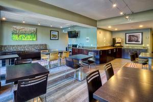 La Cuesta Inn - Room Types and Booking