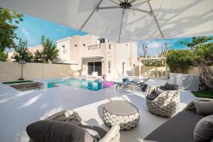 Luxurious Villa, Private Pool and Garden, Dubai - Planning Your Stay