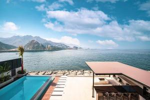 Luxury Villa 8 BR Sea and Mountain View With Infinity Pool - Al Dana Island Fujairah - Unforgettable Beachfront Experience