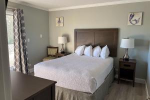 Marco Island Lakeside Inn - Frequently Asked Questions