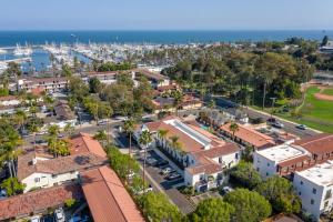 Mason Beach Inn - Outdoor Pool and Parking