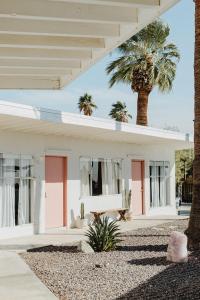 Miracle Manor Boutique Hotel & Spa - Getting There and Transportation