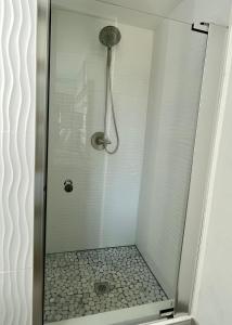 Ocean Sands Beach Boutique Inn-1 Acre Private Beach-St Augustine Historic-2 Miles-Shuttle With Downtown Tour-Heated Salt Water Pool Until 4am-Popcorn-Cookies-New 4k USD Black Beds-35 Item Breakfast-Eggs-Bacon-Starbucks-Free Guest Laundry-Ph#904-799-Sand - Accommodation Types