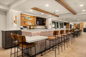 Oxford Suites Redding - On-Site Amenities