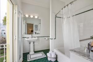 Parker Guest House - Staff and Services