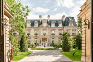 Saint James Paris - Policies and Practical Info
