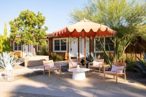 Skyview Los Alamos - 21 & Over Pool - Adult-Only Pool and Amenities