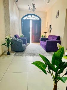 Small Single Room Inside Luxurious Villa - Accommodating Special Requests