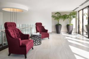 SpringHill Suites by Marriott Los Angeles Burbank/Downtown - Accessibility and Services