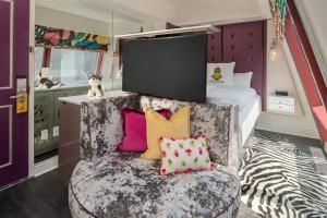 Staypineapple, An Artful Hotel, Midtown New York - Nearby Attractions and Activities