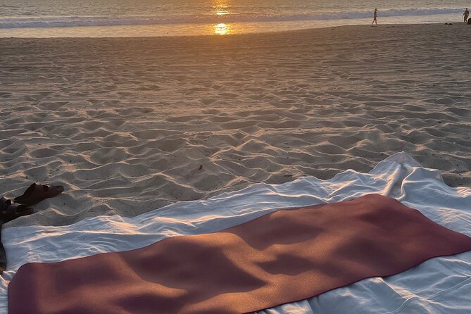 Stretch and Sip: Yoga With Fresh Juice on Santa Monica Beach - Pricing and Booking