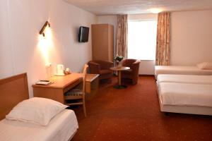 SuyderSee Hotel - Accommodating Staff