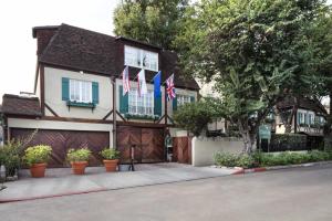 The Charlie West Hollywood - Check-in and Check-out