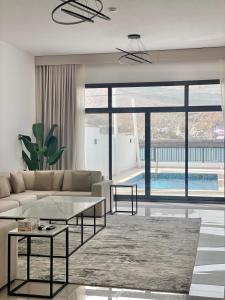 The Pearl Villa 5 BR Swimming Pool With Sea and Mountain View - Al Dana Island Fujaira - Booking and Reservations