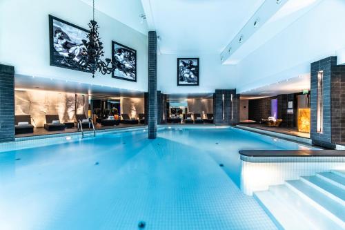 The Strato - Additional Amenities and Services
