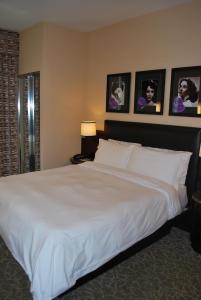 Washington Square Hotel - Contact Information and Booking