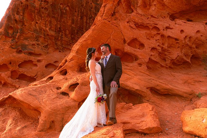 Wedding With Photographer in the Valley of Fire - What to Expect on the Day