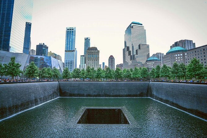 Whitney Museum of American Art and Manhattan Walking Tour - Top Sights of New York City